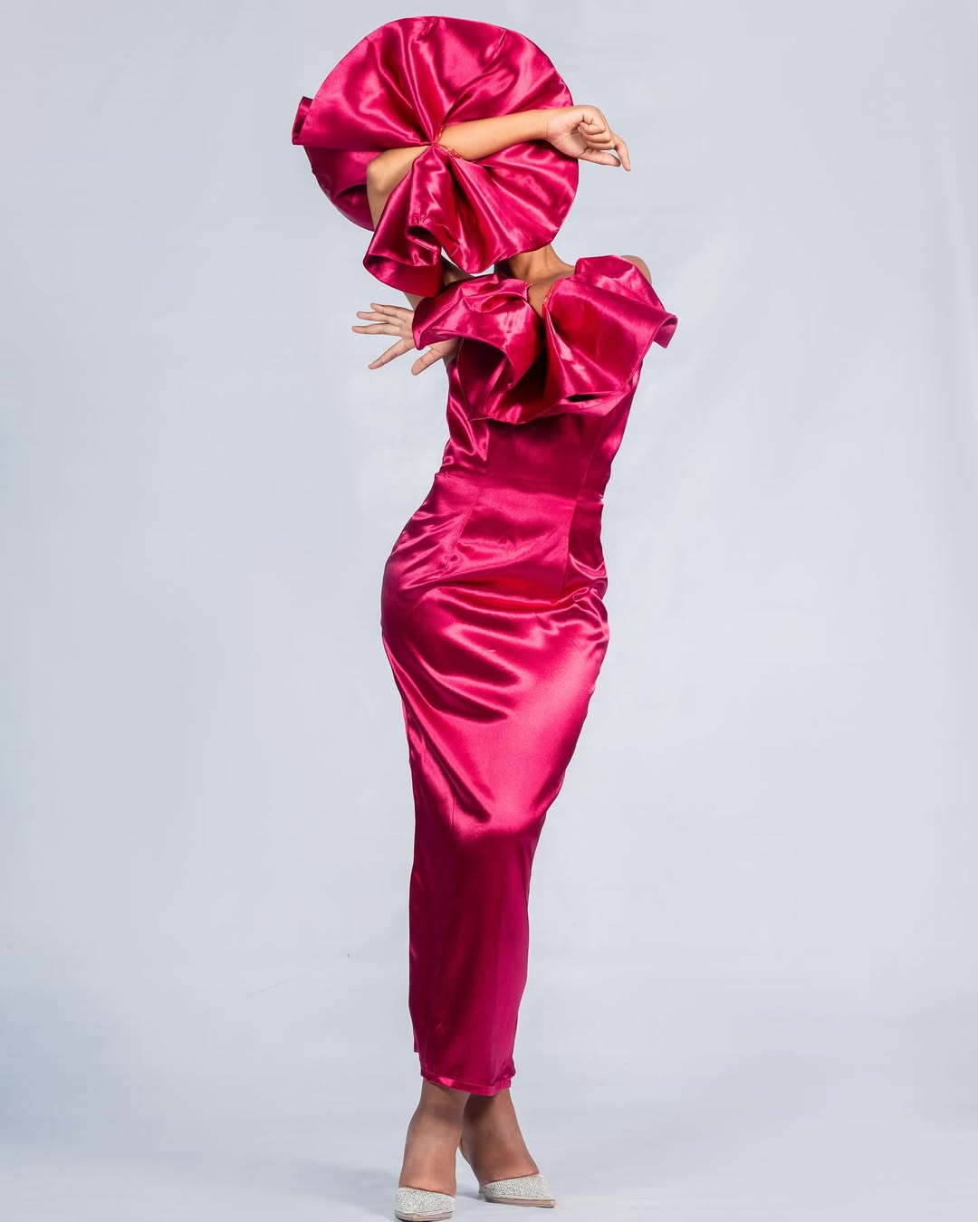 Elegant detachable ruffle hands dress